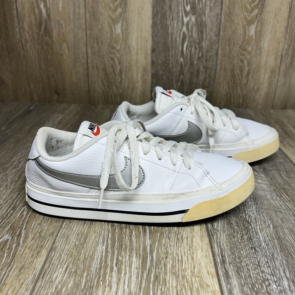Nike Court Legacy Youth Size 7 White Leather Metallic CU4149-102 Sneaker Shoes